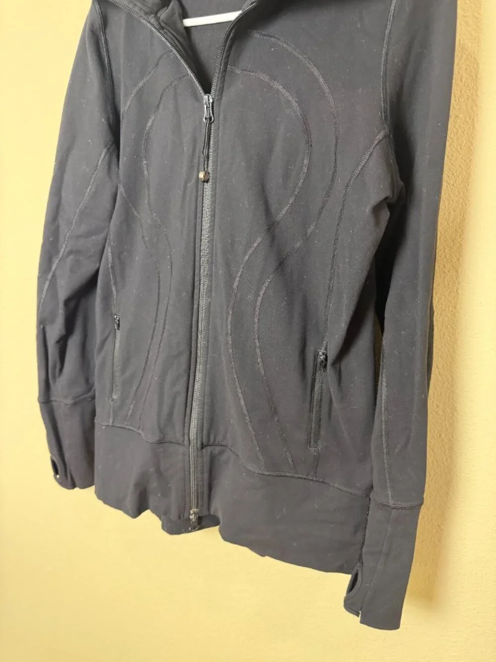Lululemon In Stride black jacket with a high collar and full zip closure Size 10